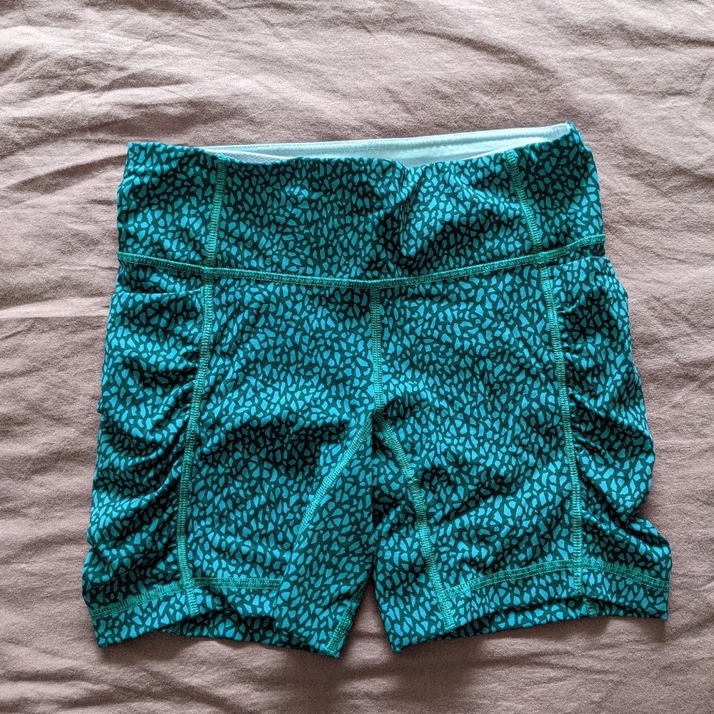 Lululemon speed track short, 6" inseam, side pockets + small waistband pocket